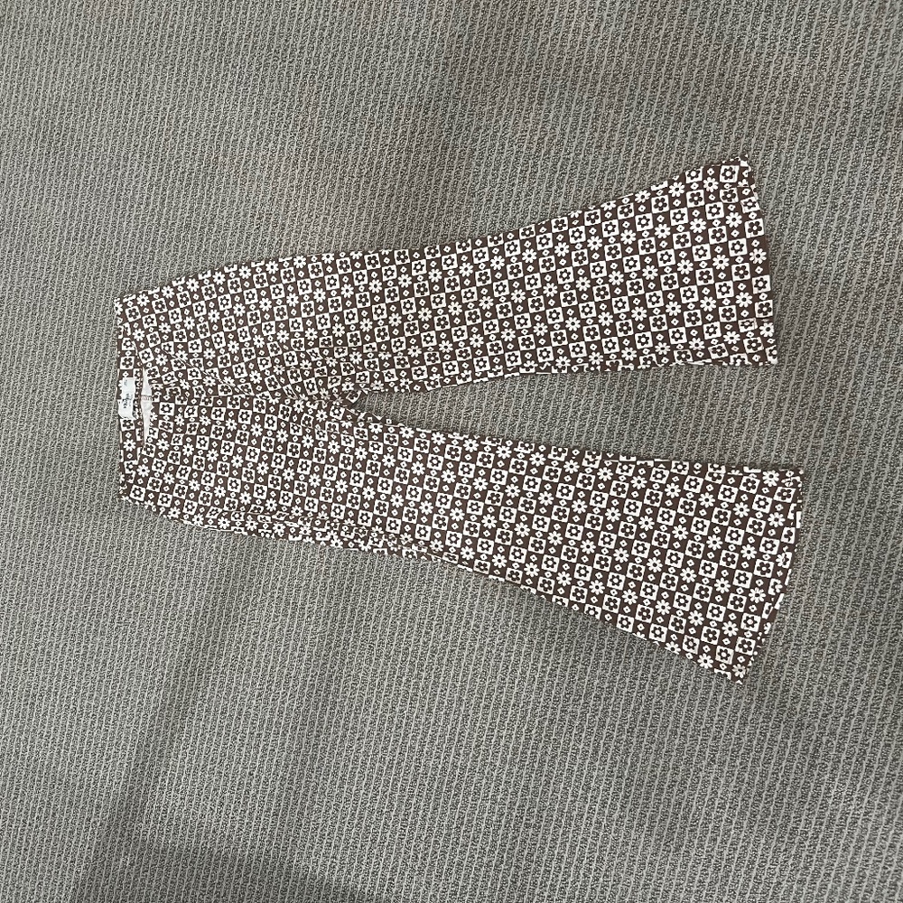 Cute patterned flare leggings